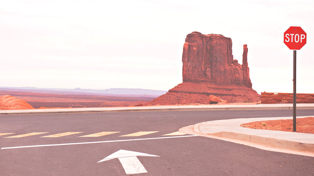 MONUMENT VALLEY AHEAD