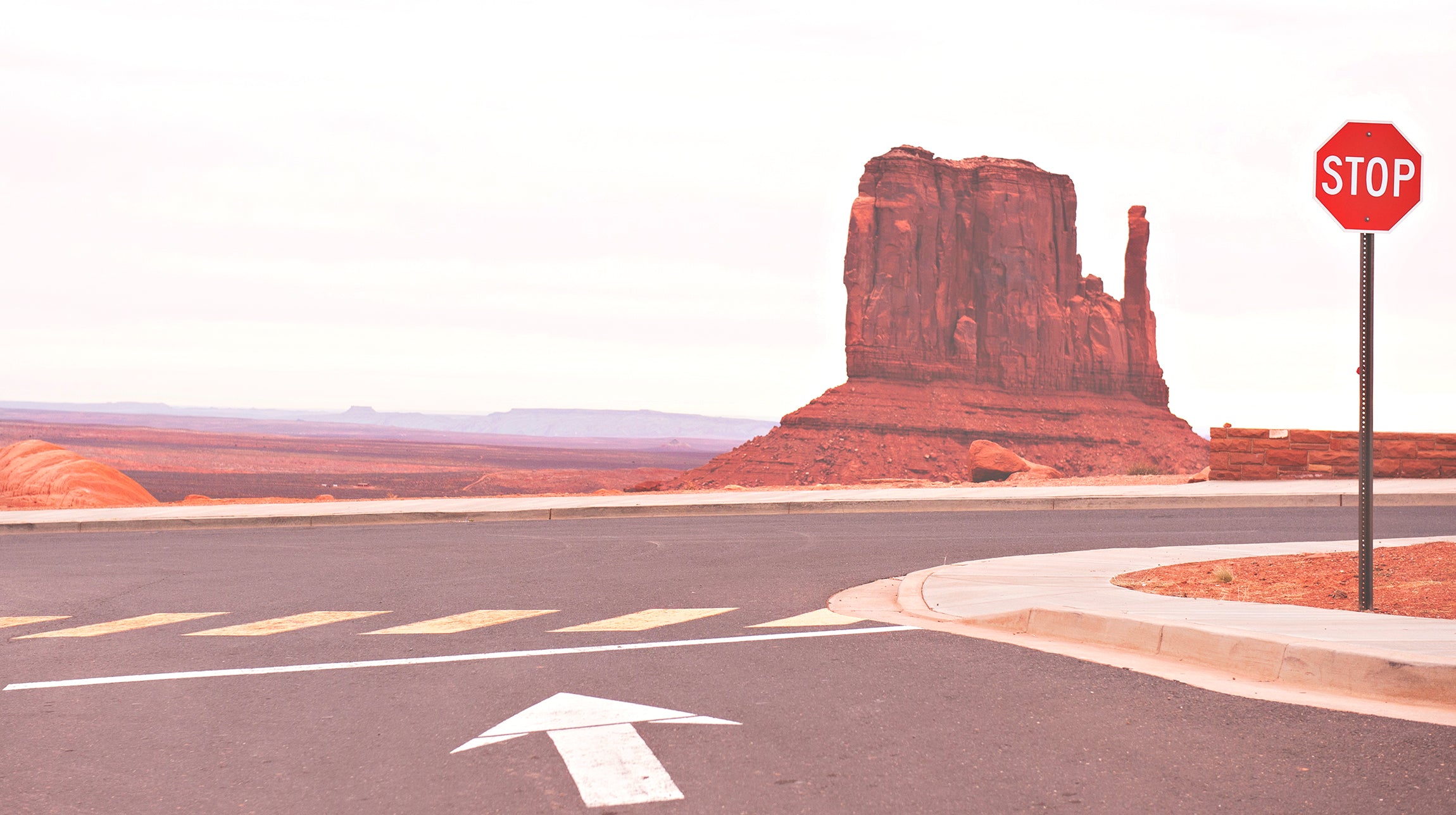 MONUMENT VALLEY AHEAD